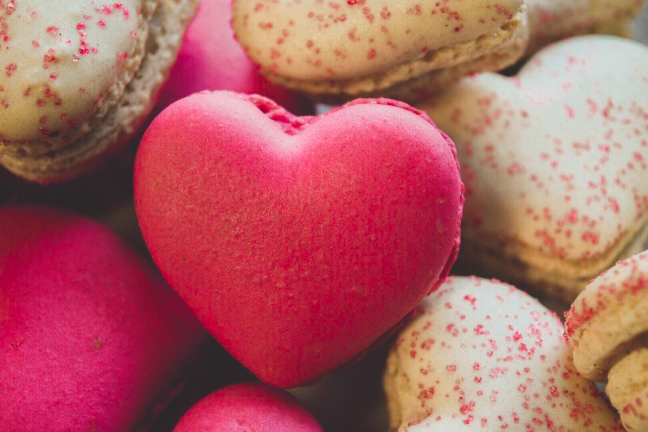 Heart-shaped macaroons from Meinhardt